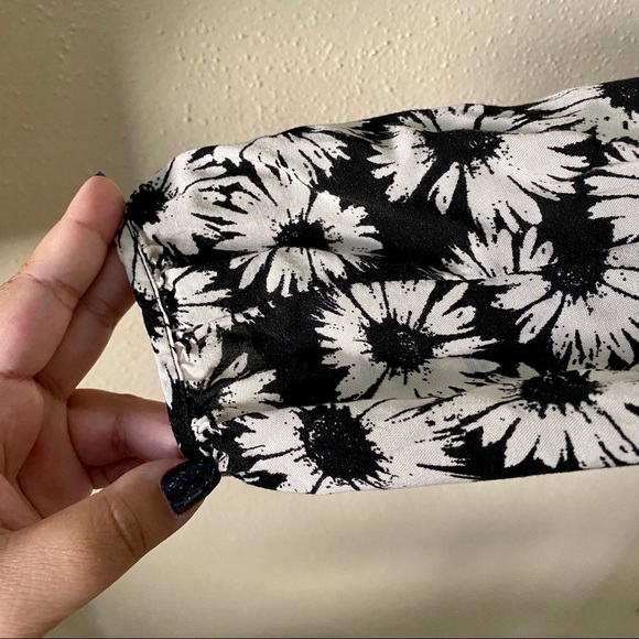 Forever 21 black&white daisy cold shoulder… - Picture 3 of 8